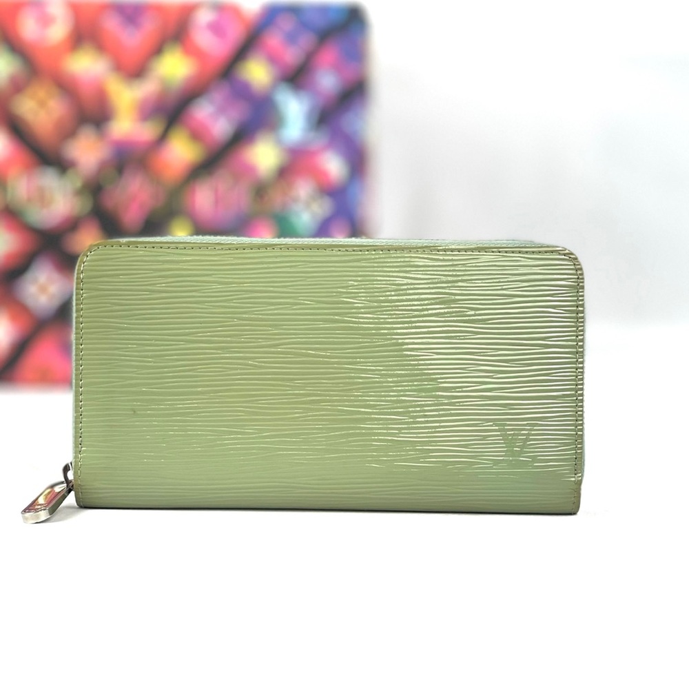 ✨AUTHENTIC✨ Louis Vuitton Epi Zippy Wallet